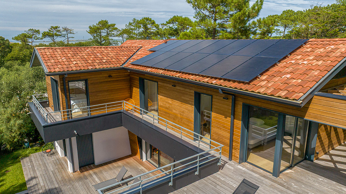 Panneaux solaires en bord de mer