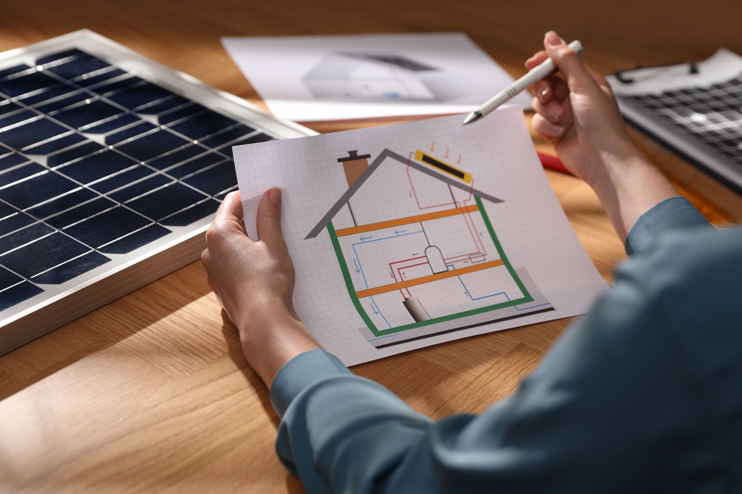 Plan de maison avec panneaux solaires préparé pour une déclaration préalable de travaux